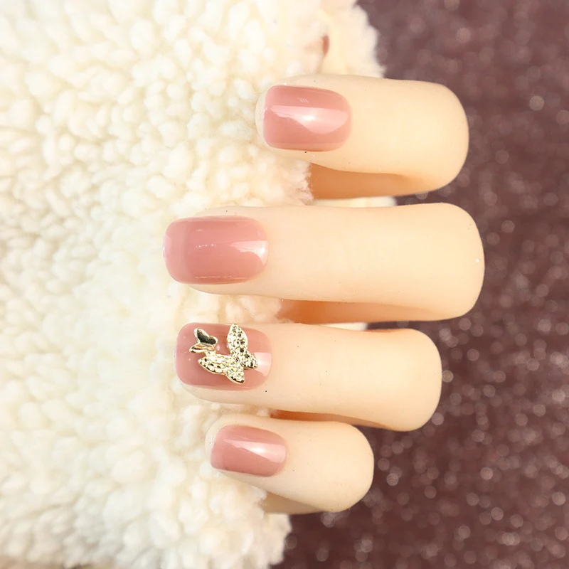 Elegantes Press-On-Nagelset mit Schmetterlingsakzenten