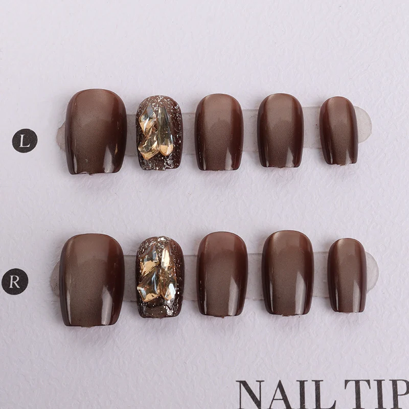 Glamorous Press-On Nail Art Set