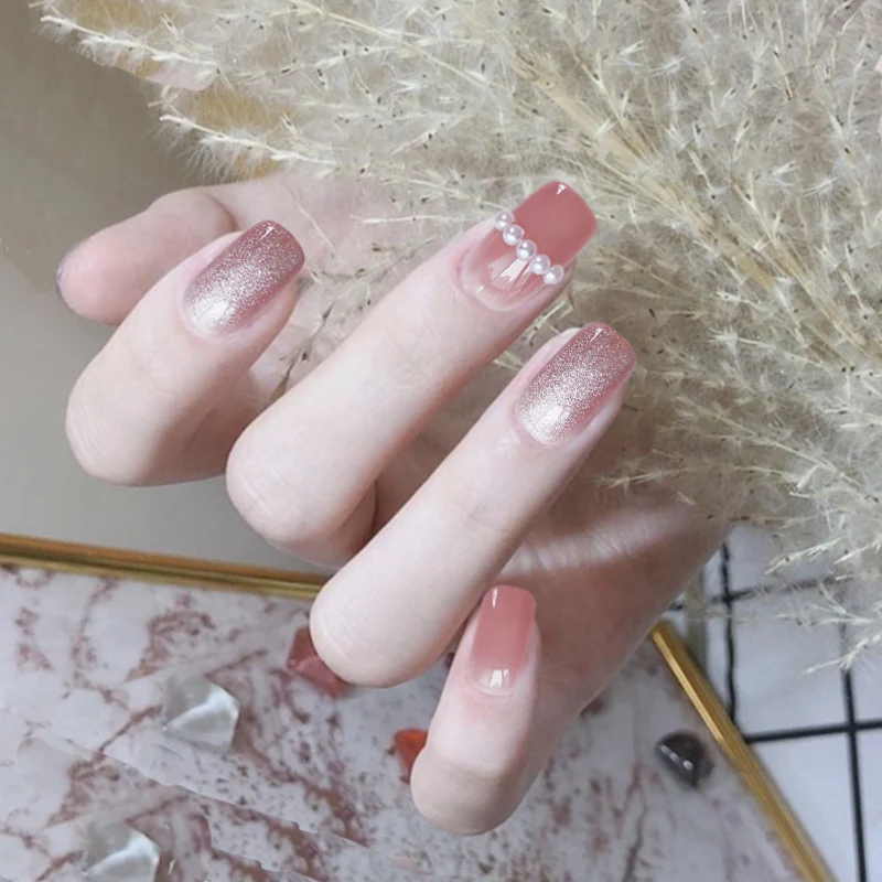 Elegante Perlen- und Glitzer-Press-On-Nagelkunst