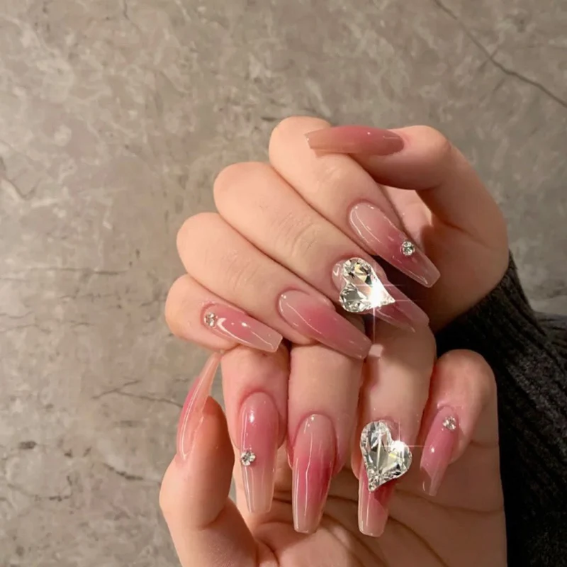 Glamorous Herz-verzierte Press-On Nagelkunst