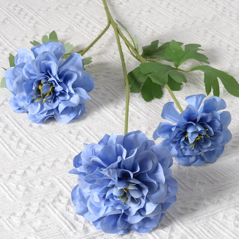 Künstliches Blumenarrangement mit Ringelblumen