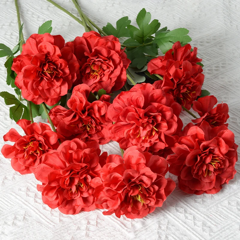 Künstliches Blumenarrangement mit Ringelblumen
