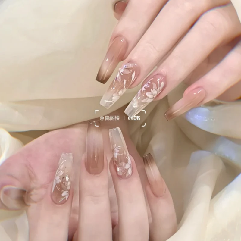 Dekorativer Schmetterlings-verzierter Press-On Nagelset