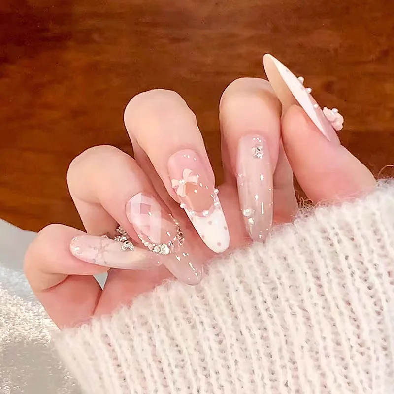 Dekorativer Schmetterlings-verzierter Press-On Nagelset