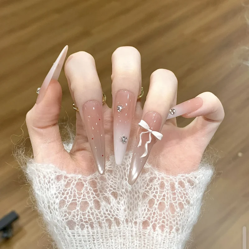 Dekorativer Schmetterlings-verzierter Press-On Nagelset