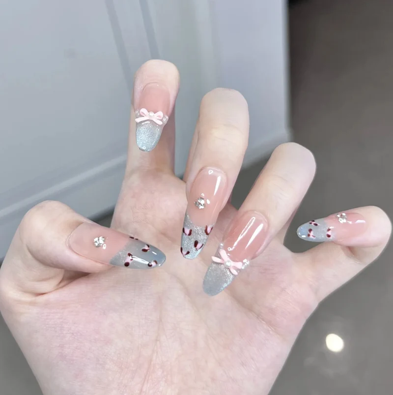 Dekorative künstlerische Nagelspitzen