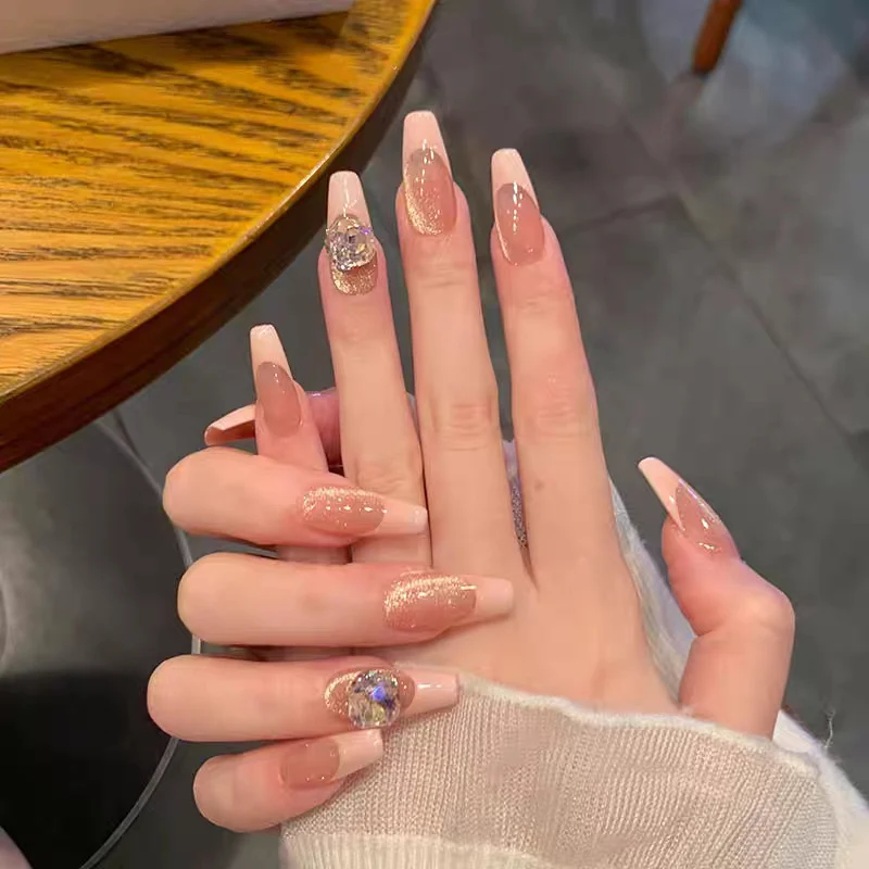 Dekorative Press-On Nagelkunst