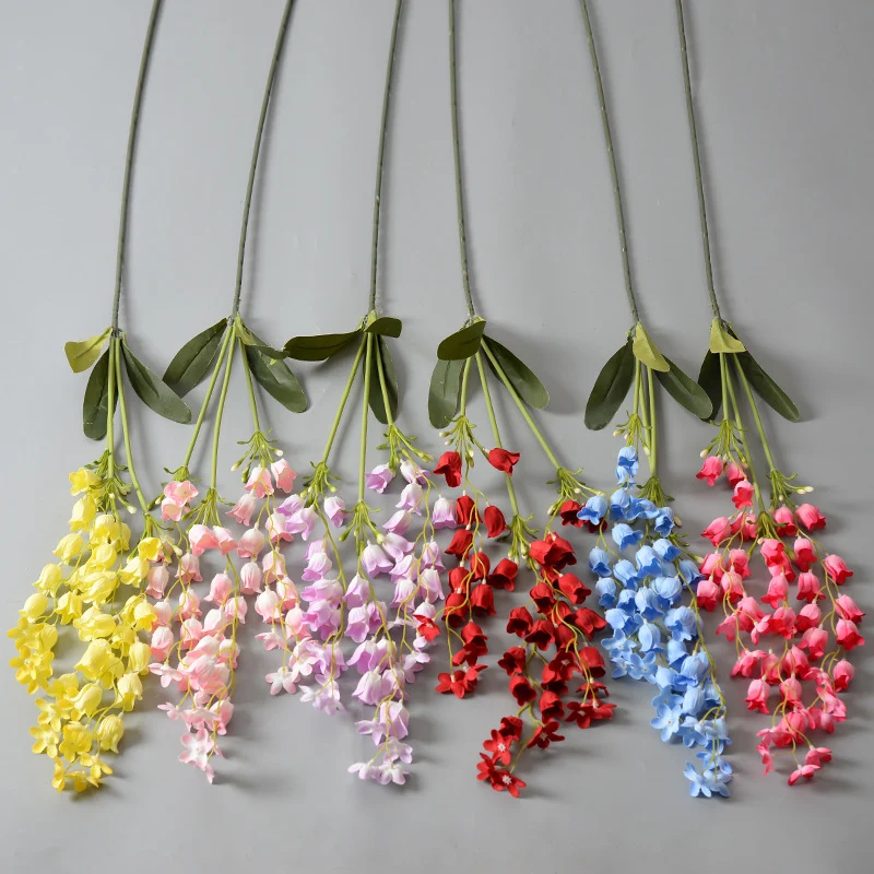 Schöne hängende Blumendekoration