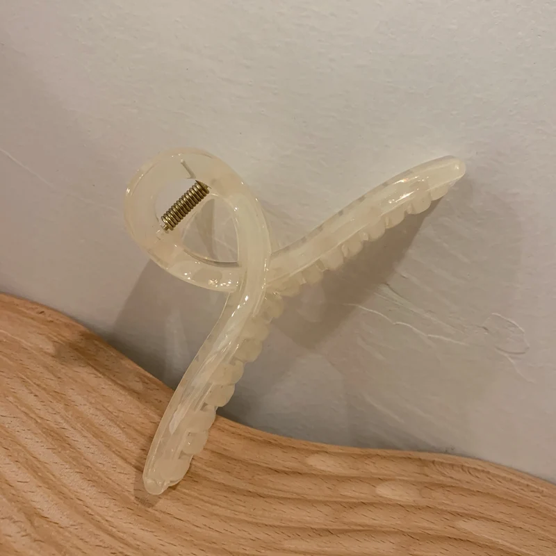 Oversized Wellen-Design Haarkrallenclip Brehn