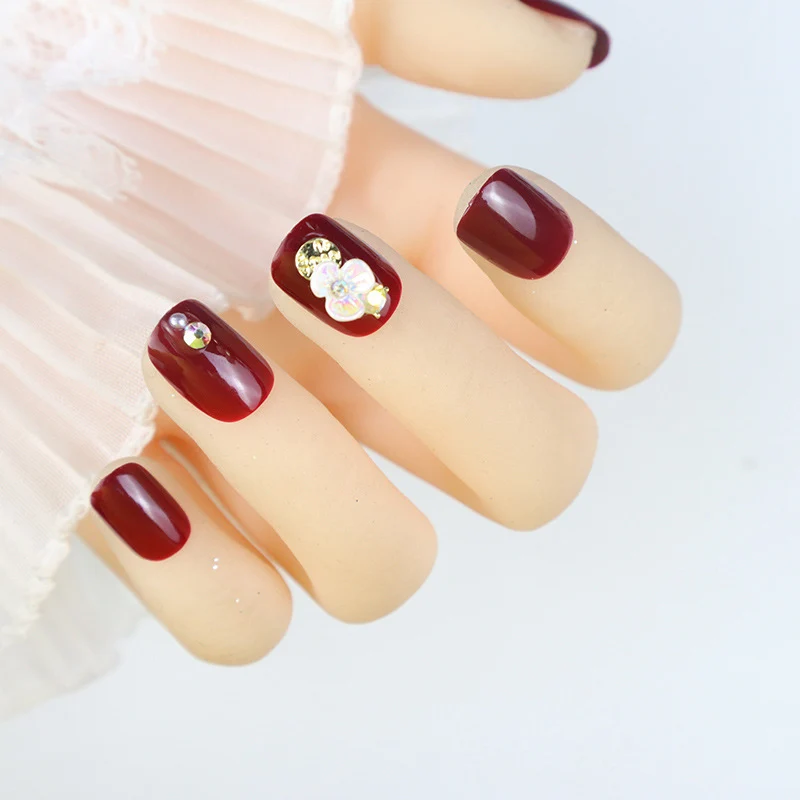 Elegantes Floral Press-On Nagelset