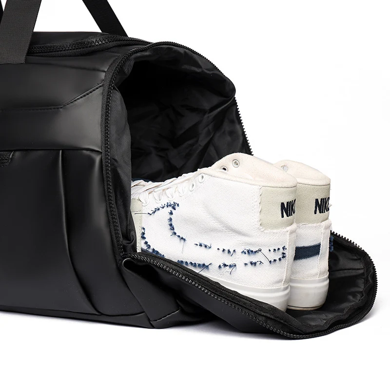 Sportliche Reisetasche für Herren mit wasserabweisendem Design Skanto