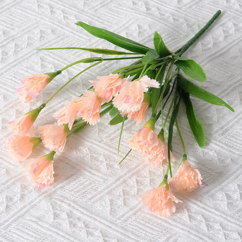 Künstlicher Nelkenblumenstrauß
