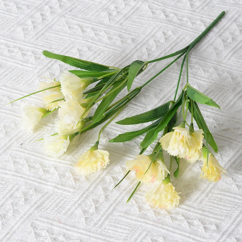 Künstlicher Nelkenblumenstrauß