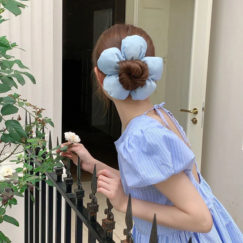 Blumenförmige Haarschleife Brehn