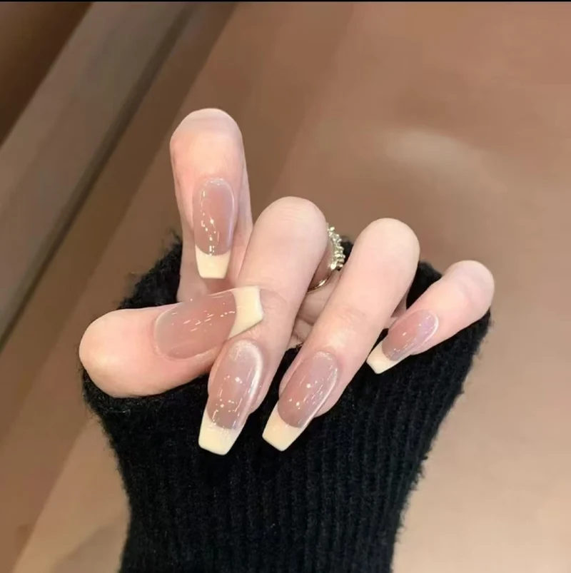 Dekorative handgefertigte Nagelverlängerungen