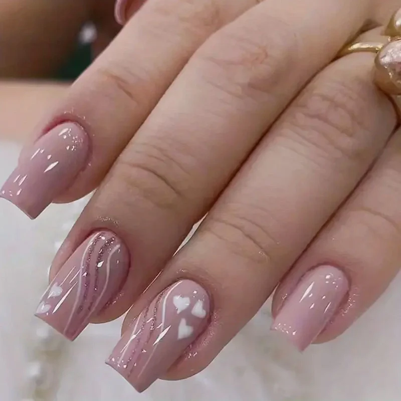Dekorative Glitter-Nagelkunst