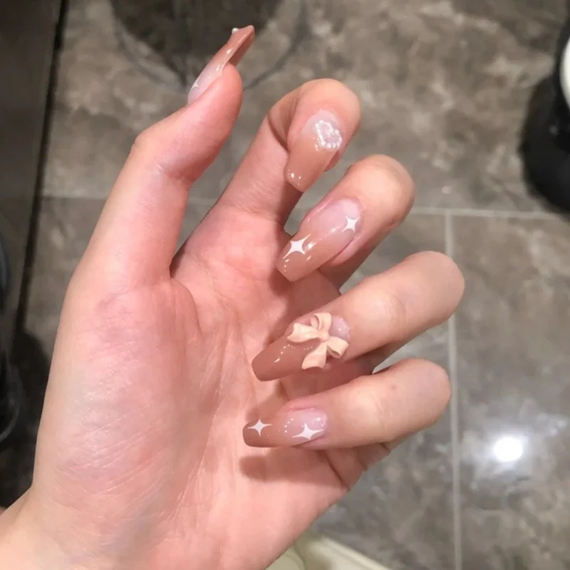 Elegantes dekoratives Press-On-Nagelset
