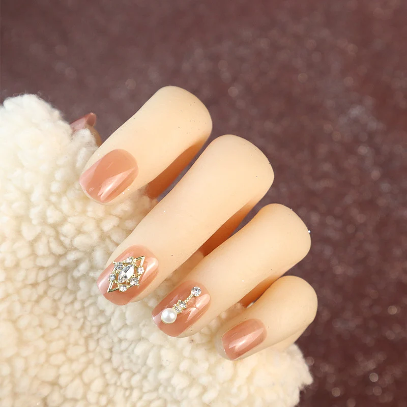 Elegantes Dekoratives Press-On Nagelset