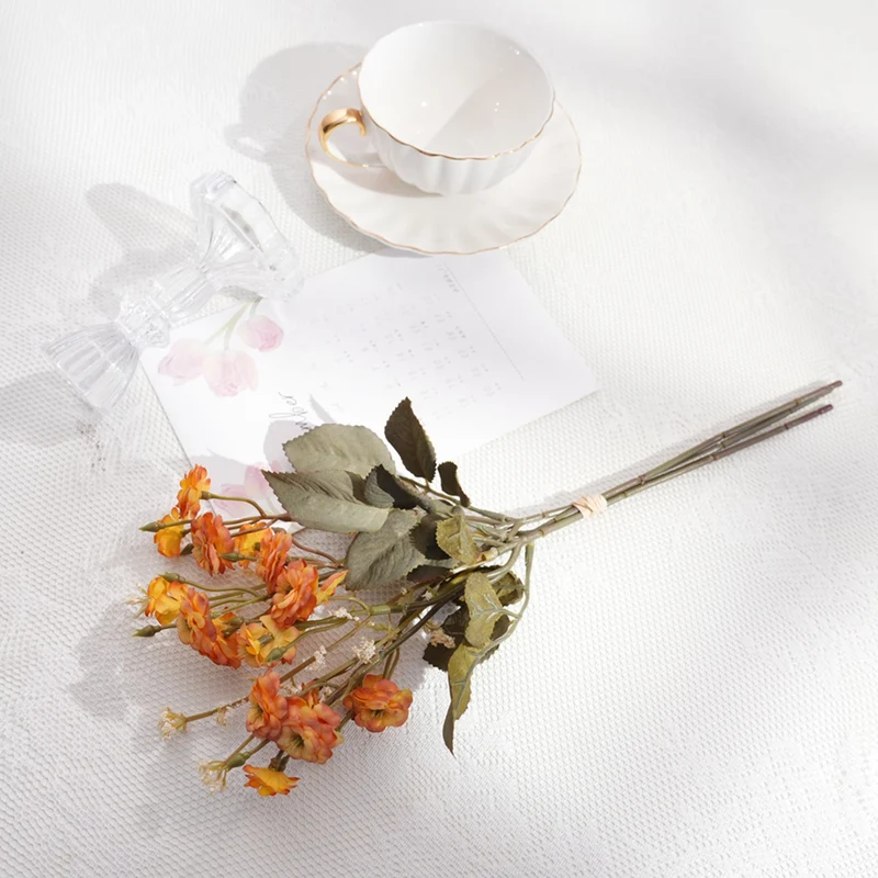 Vintage-inspirierter Trockenblumenstrauß