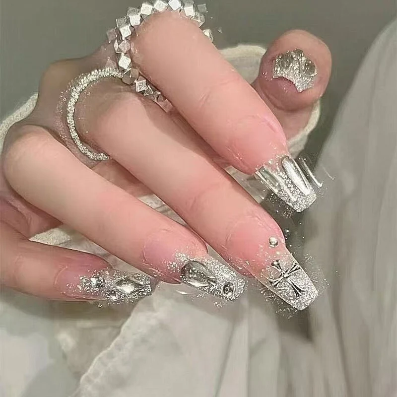 Dekorative handwerkliche Nagelverlängerungen