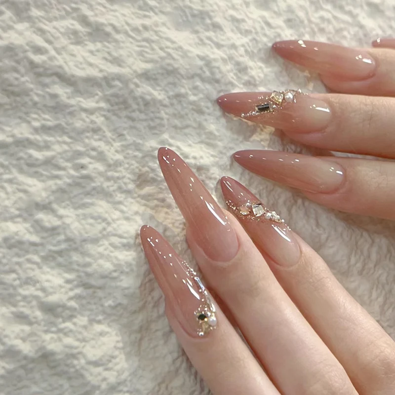 Dekorative tierische Nagelverlängerungen