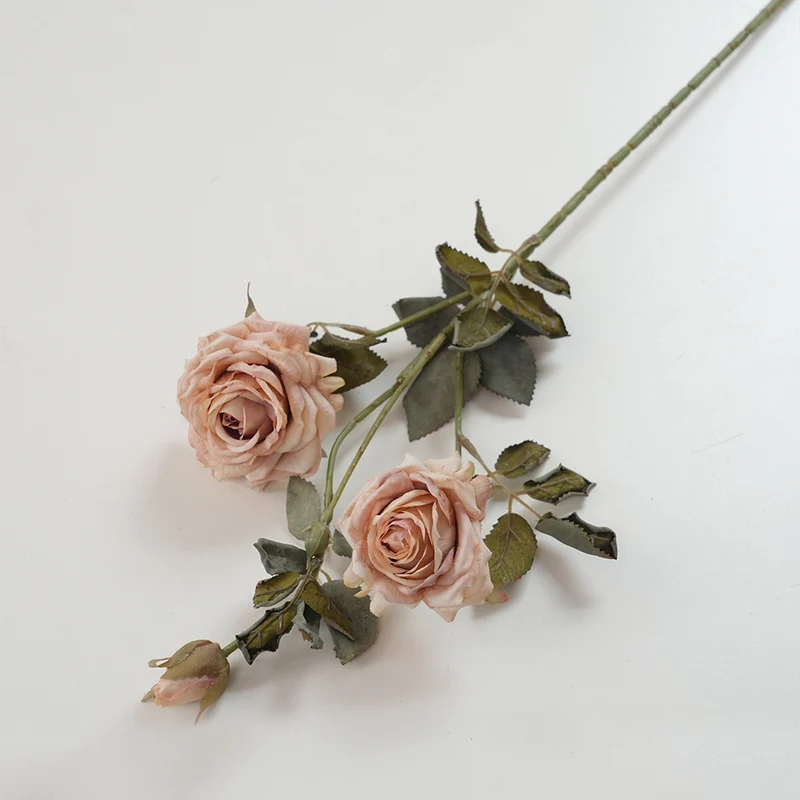 Realistische Blumenstammdekoration