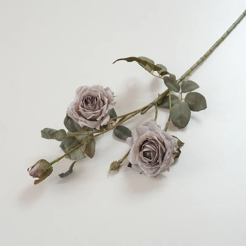Realistische Blumenstammdekoration