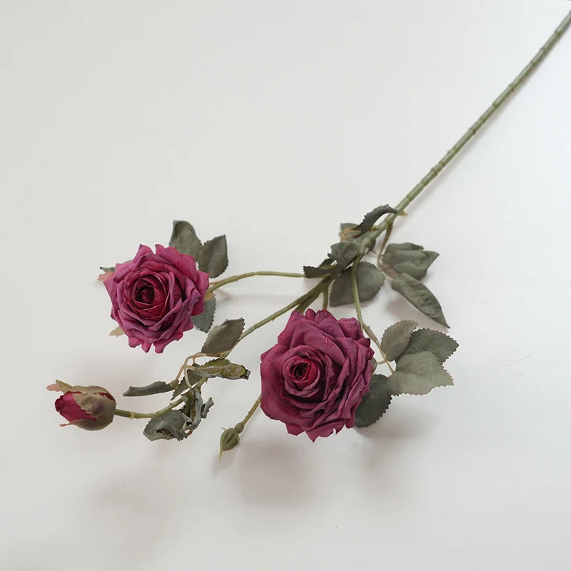 Realistische Blumenstammdekoration