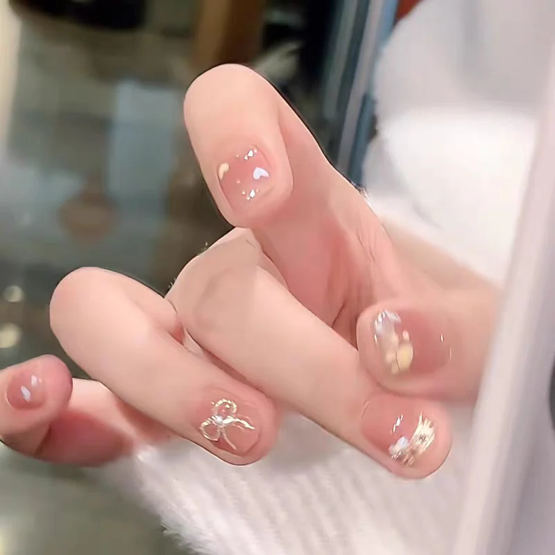 Dekorative Blumennagelkunst Tipps