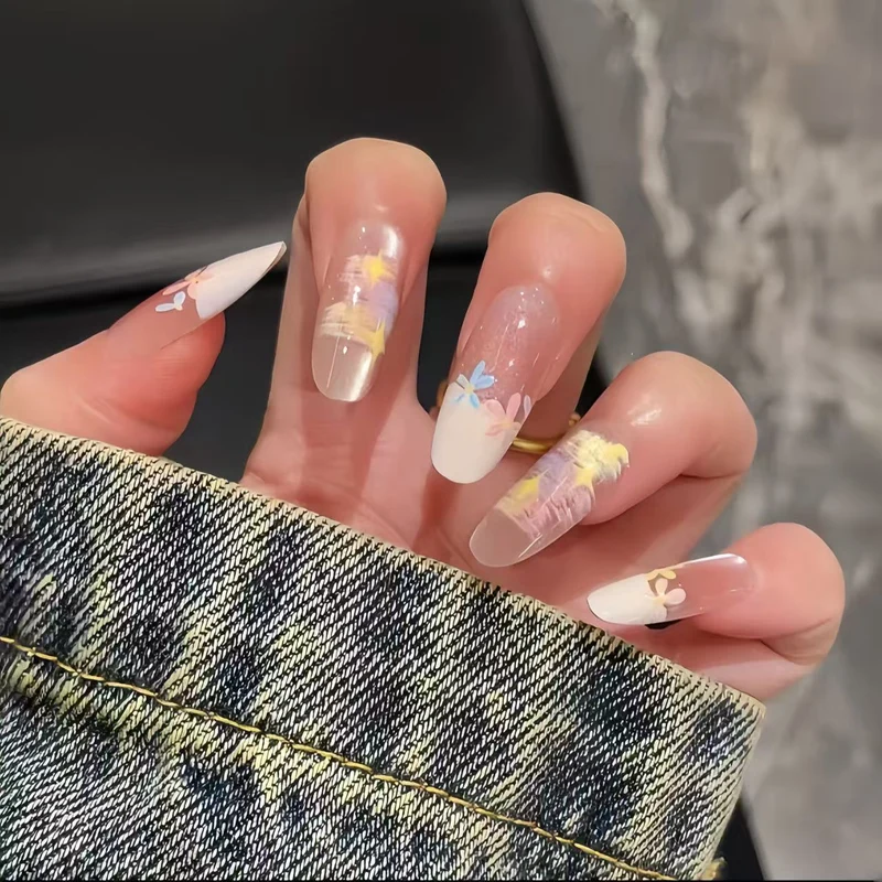 Dekoratives florales Nagelkunst-Set