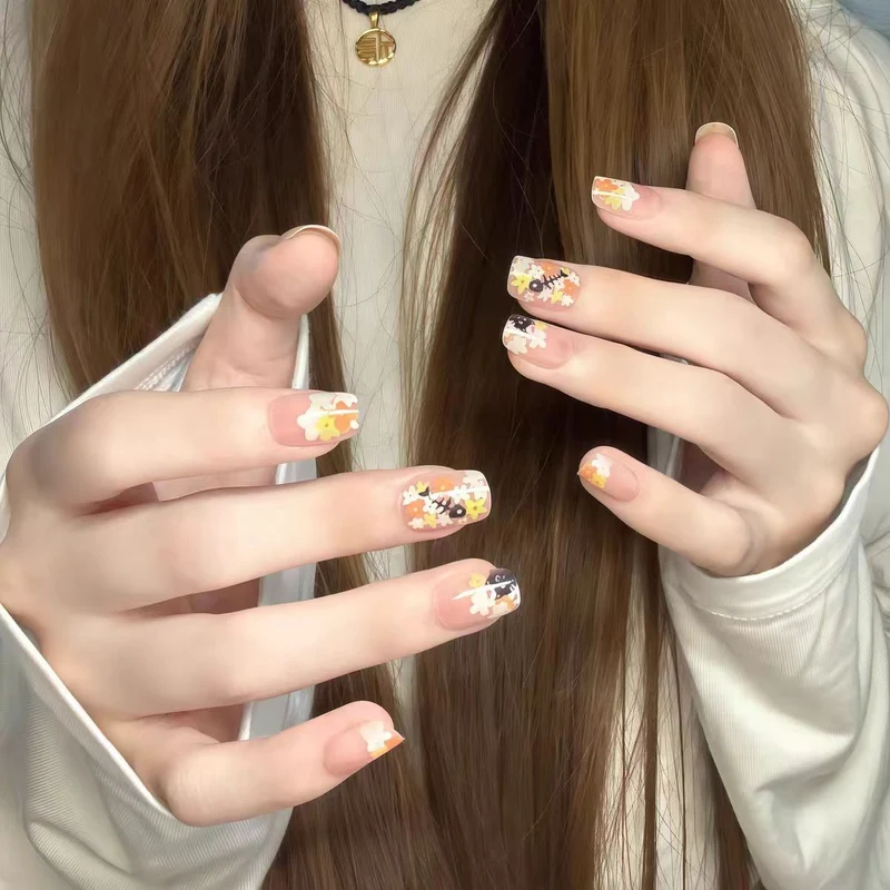 Dekorative Florale Nagelkunst