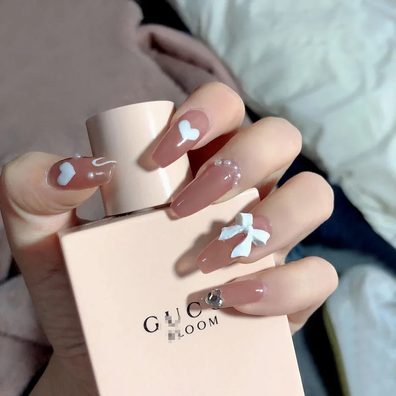 Dekorative Lange Stiletto Press-On Nagelkunst