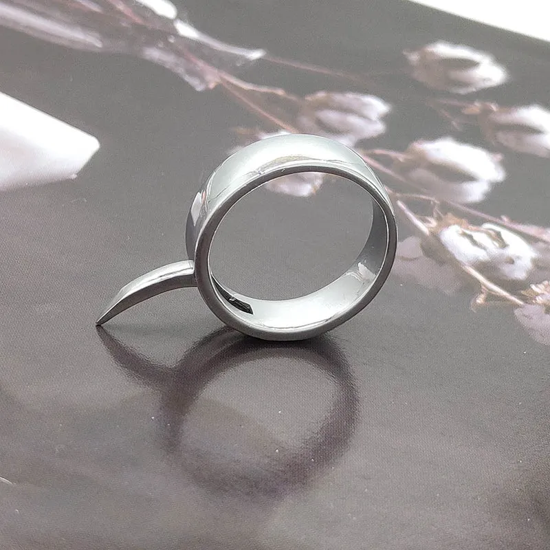 Künstlerischer gewölbter Spike-Ring Brehn