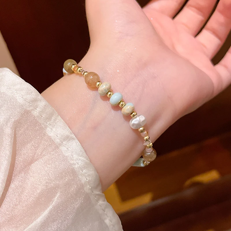Künstlerisches Perlenarmband Brehn