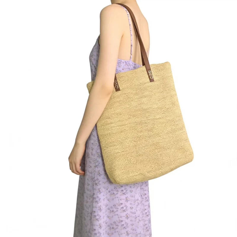 Handtasche aus nachhaltigem gewebtem Naturmaterial mit eleganten Ledergriffen Skanto