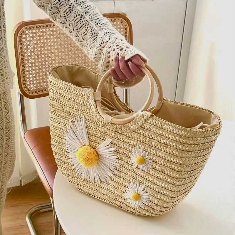 Stilvolle Strohtasche mit floralen Akzenten Skanto