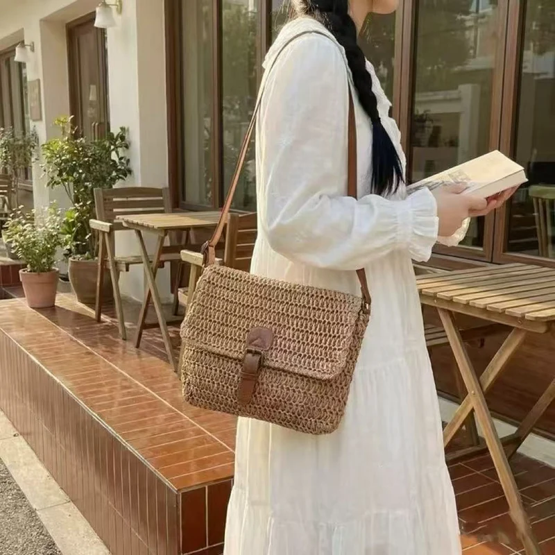 Handtasche aus gewebtem Naturmaterial mit verstellbarem Riemen Skanto