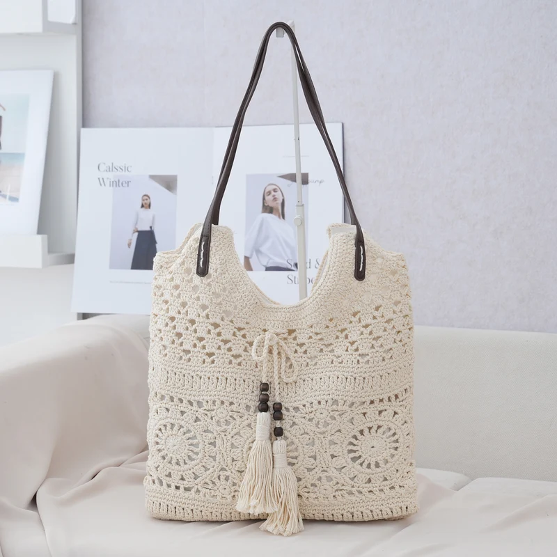 Trendige Umhängetasche mit Naturgeflecht und Lederdetails Skanto