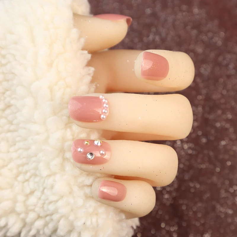 Dekorative mit Strass verzierte Press-On Nägel