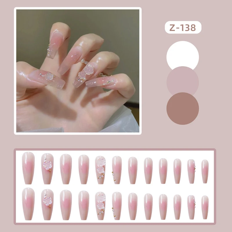 Dekorative Acryl Press-On Nägel mit floralem Akzent