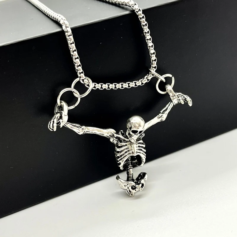 Skeleton Anhänger Halskette Brehn