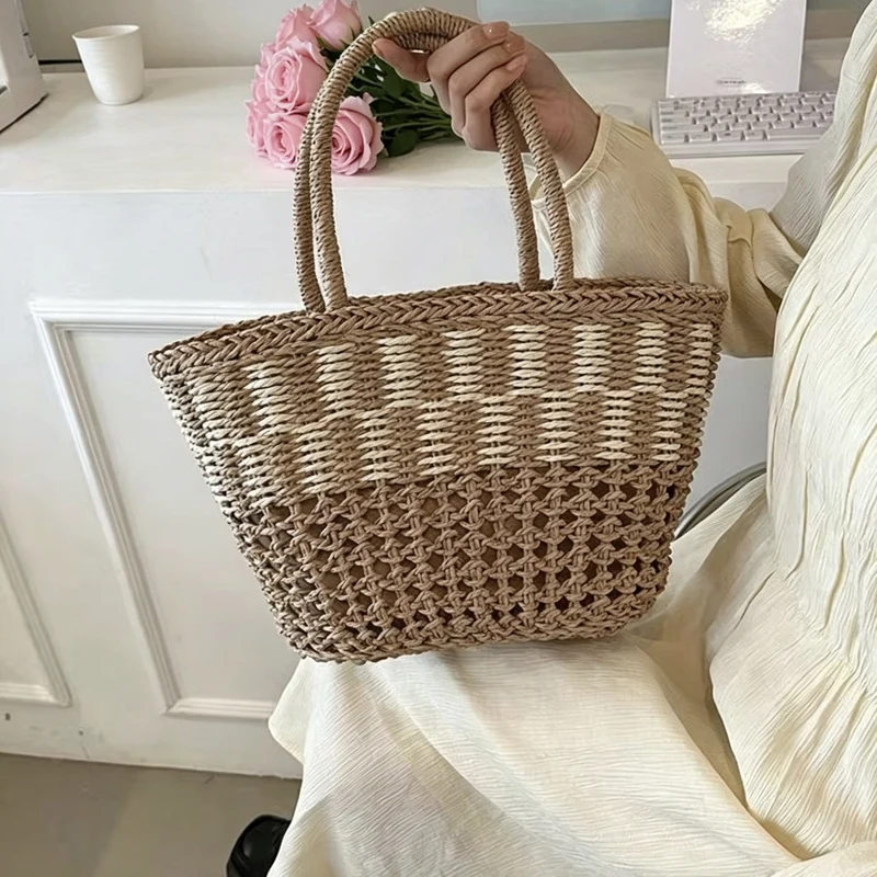 Handtasche aus gewebtem Naturmaterial mit luftiger Textur Skanto