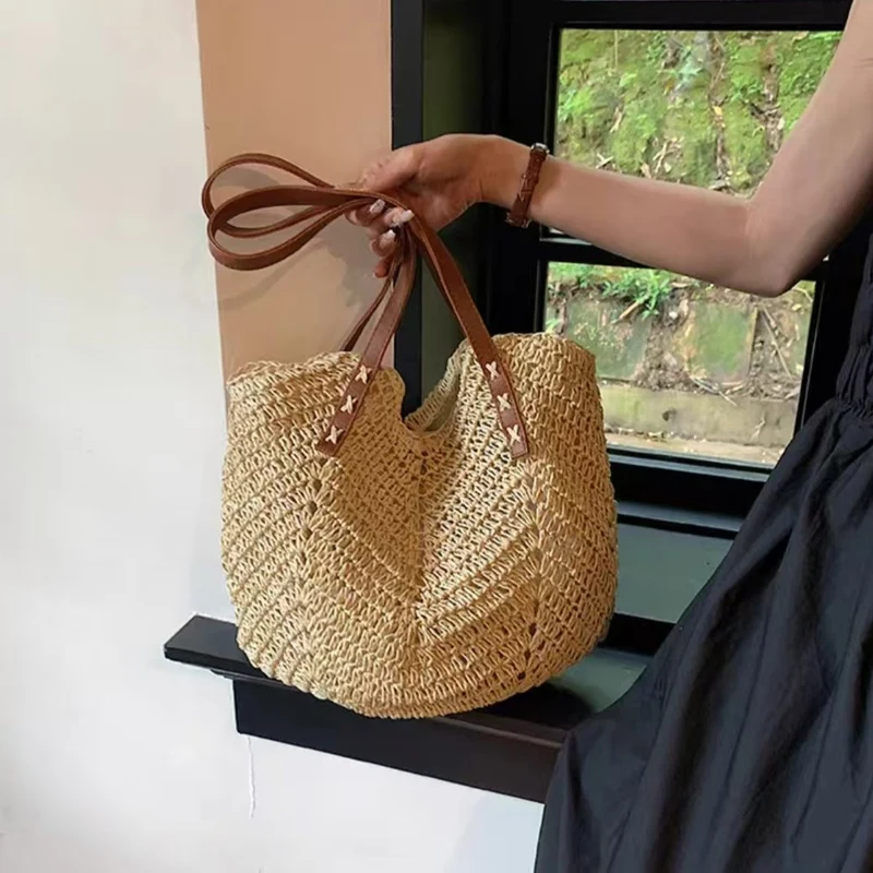 Strandtasche mit modischem Flechtmuster und robusten Lederriemen Skanto