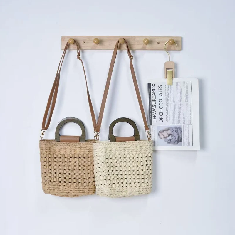 Handtasche aus gewebtem Naturmaterial mit bequemem Schultergurt Skanto