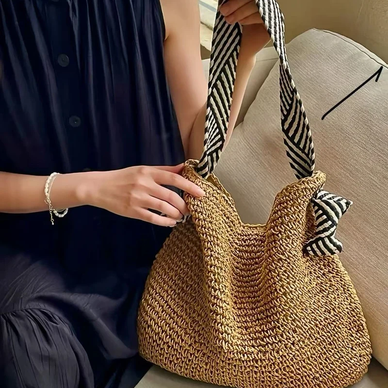 Handtasche mit gestreiften Riemen Skanto