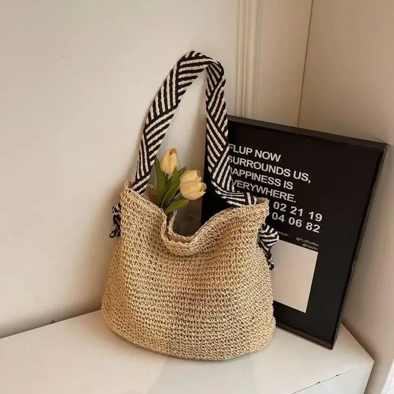 Handtasche mit gestreiften Riemen Skanto