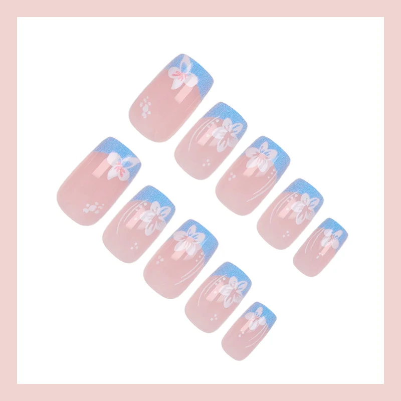 Kunstnagelset mit zarten Blüten-Designs Brehn