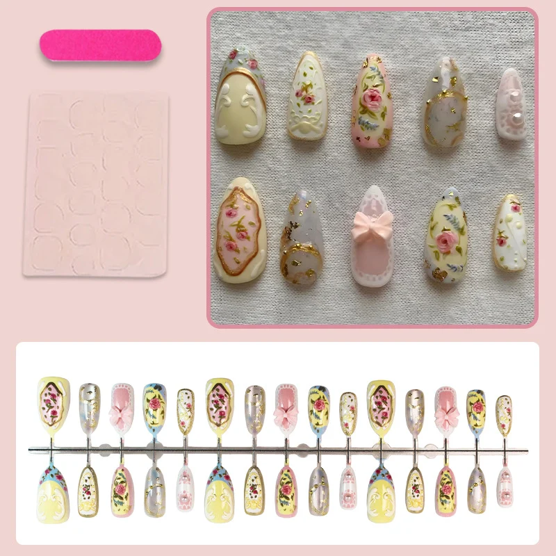 Kunstnagelset mit zarten Blumen- und Glitzerdekoren Brehn