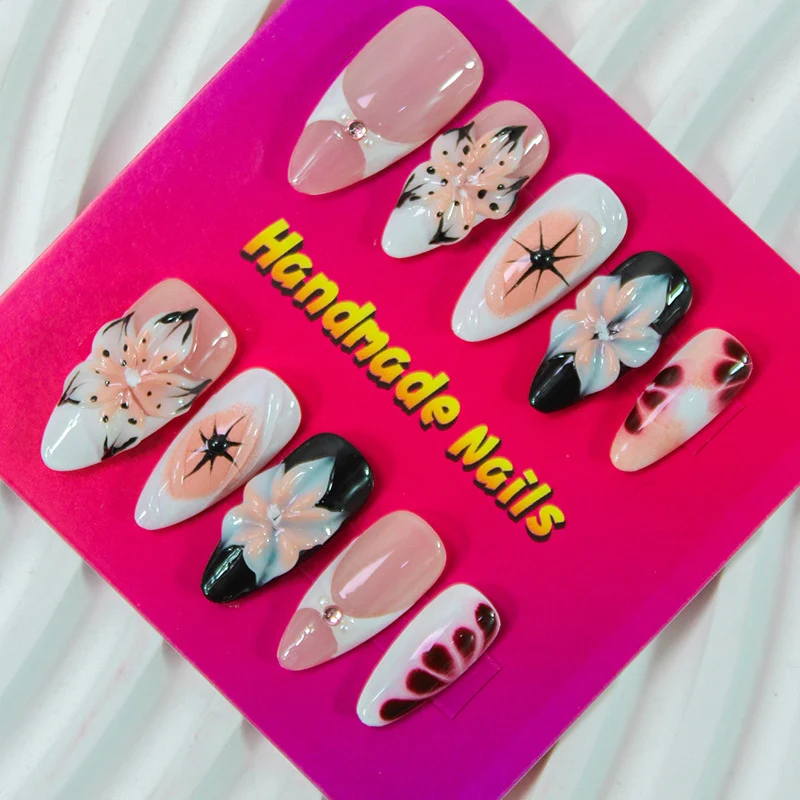Nagelkunstset mit handgefertigten blumigen Designs Brehn