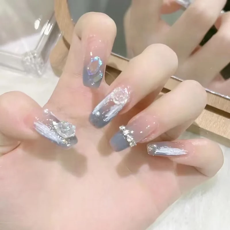 Künstlerisches Glossy Press-On Nagelkit